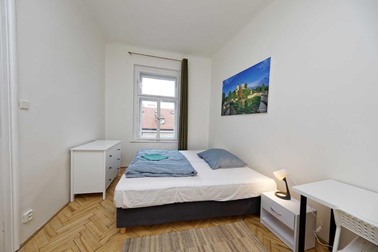 Peter'S Tower Apartments Praga Zewnętrze zdjęcie