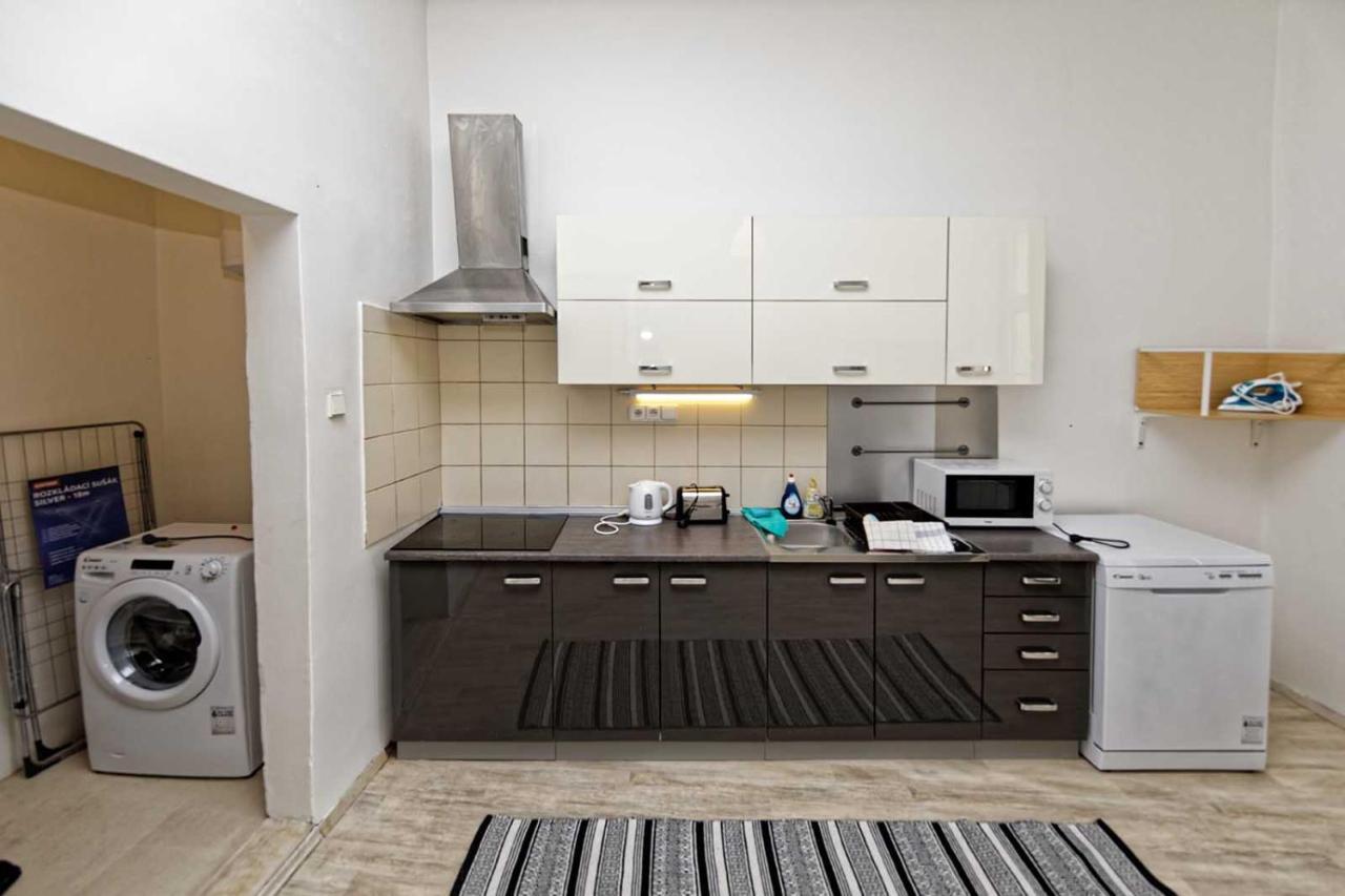 Peter'S Tower Apartments Praga Zewnętrze zdjęcie
