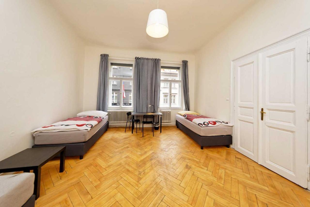 Peter'S Tower Apartments Praga Zewnętrze zdjęcie