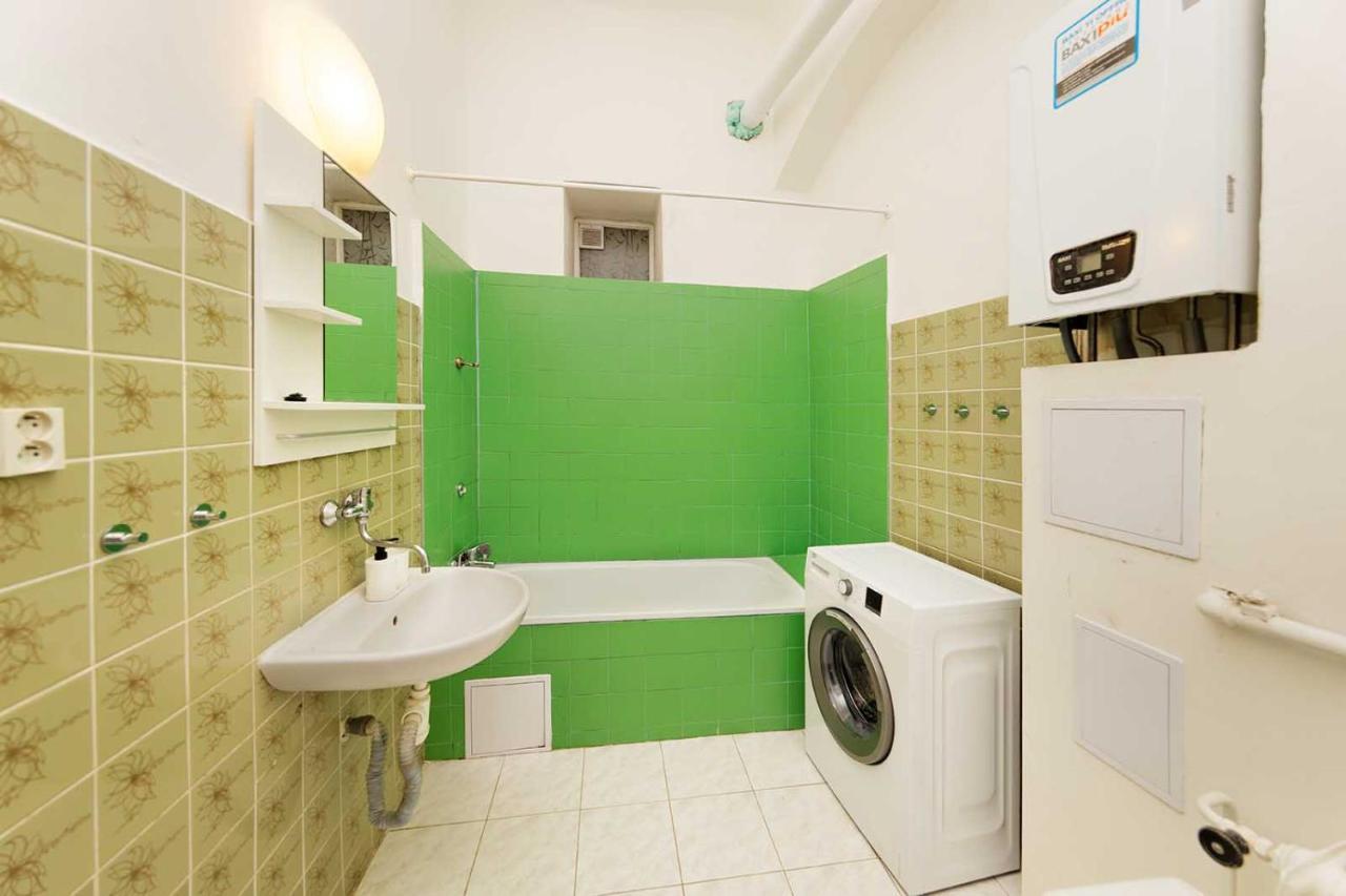 Peter'S Tower Apartments Praga Zewnętrze zdjęcie