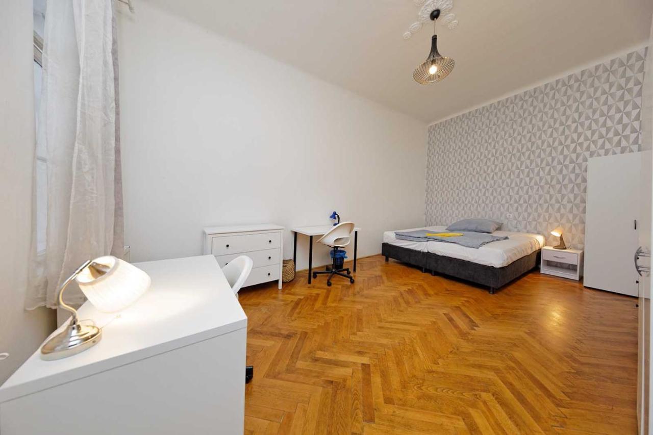 Peter'S Tower Apartments Praga Zewnętrze zdjęcie
