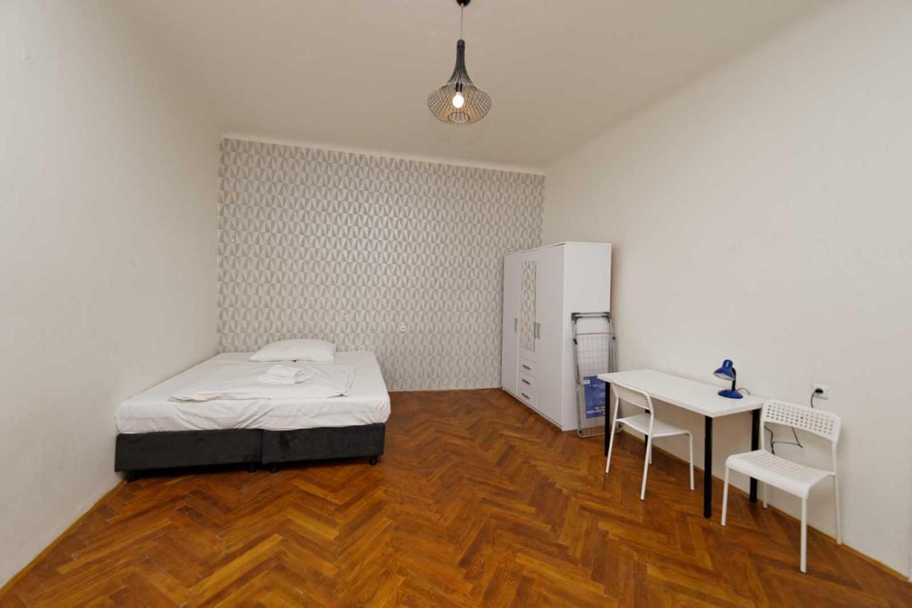 Peter'S Tower Apartments Praga Zewnętrze zdjęcie